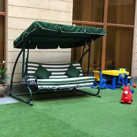 Hotel & Apartments California เยเรวาน ภายนอก รูปภาพ