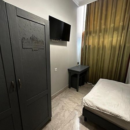 Hotel & Apartments California เยเรวาน ภายนอก รูปภาพ