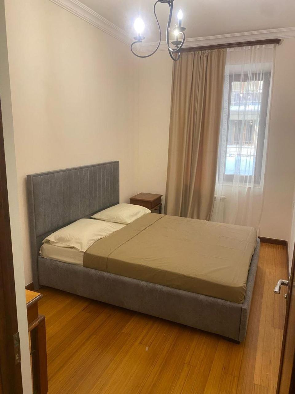Hotel & Apartments California เยเรวาน ภายนอก รูปภาพ