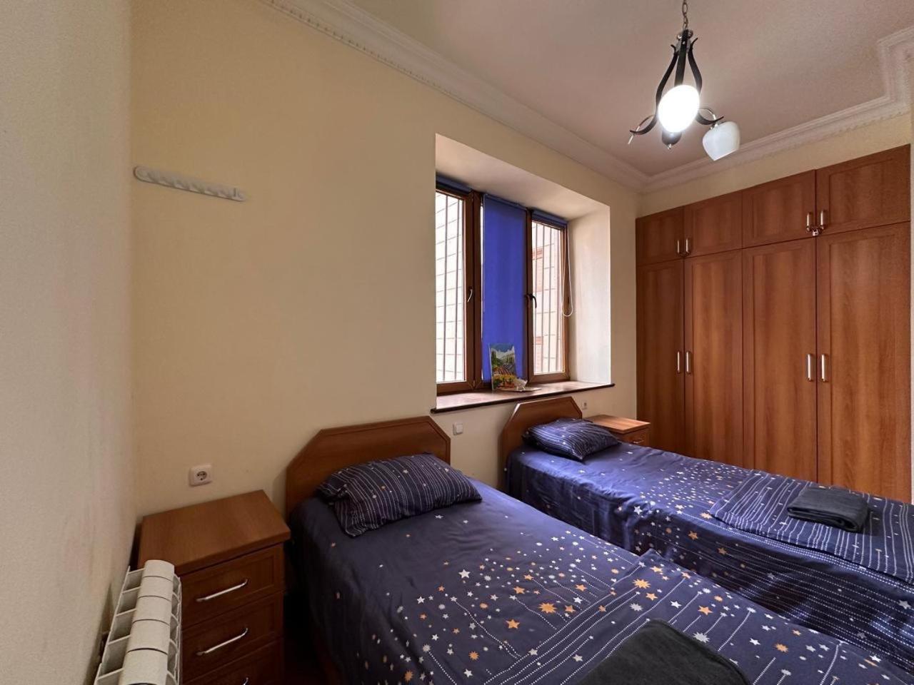 Hotel & Apartments California เยเรวาน ภายนอก รูปภาพ