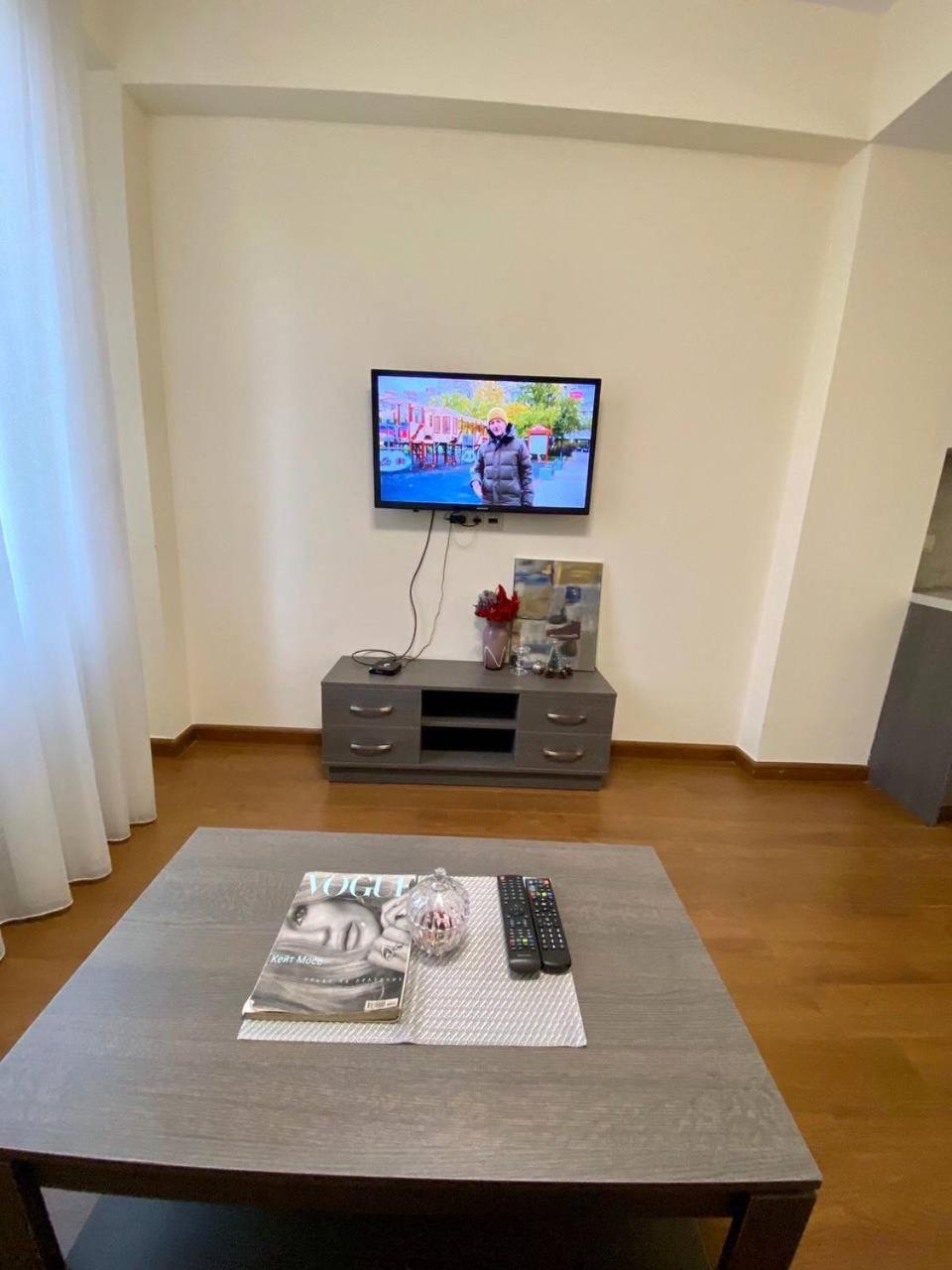 Hotel & Apartments California เยเรวาน ภายนอก รูปภาพ