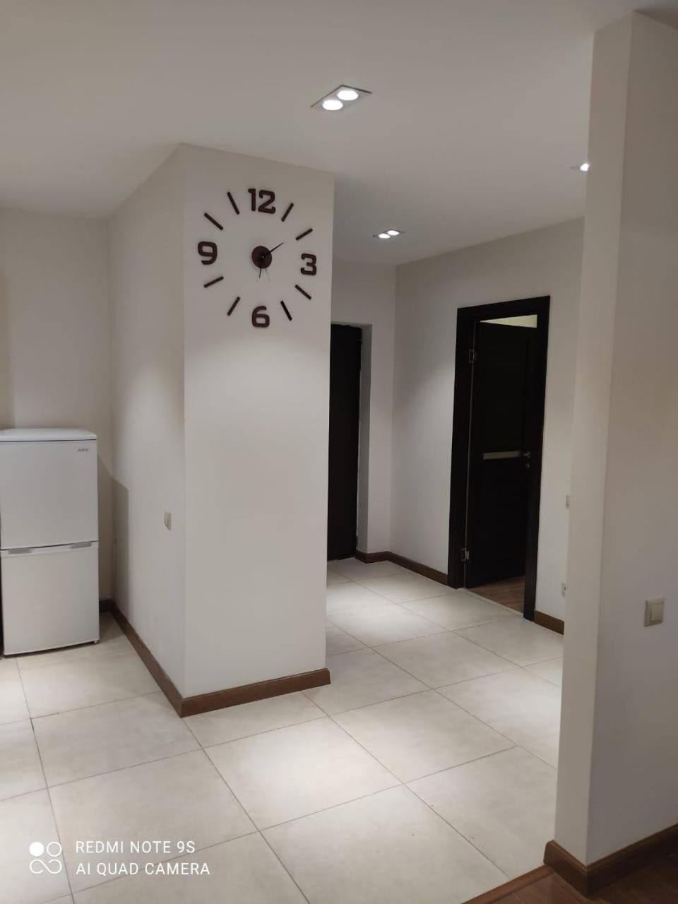 Hotel & Apartments California เยเรวาน ภายนอก รูปภาพ