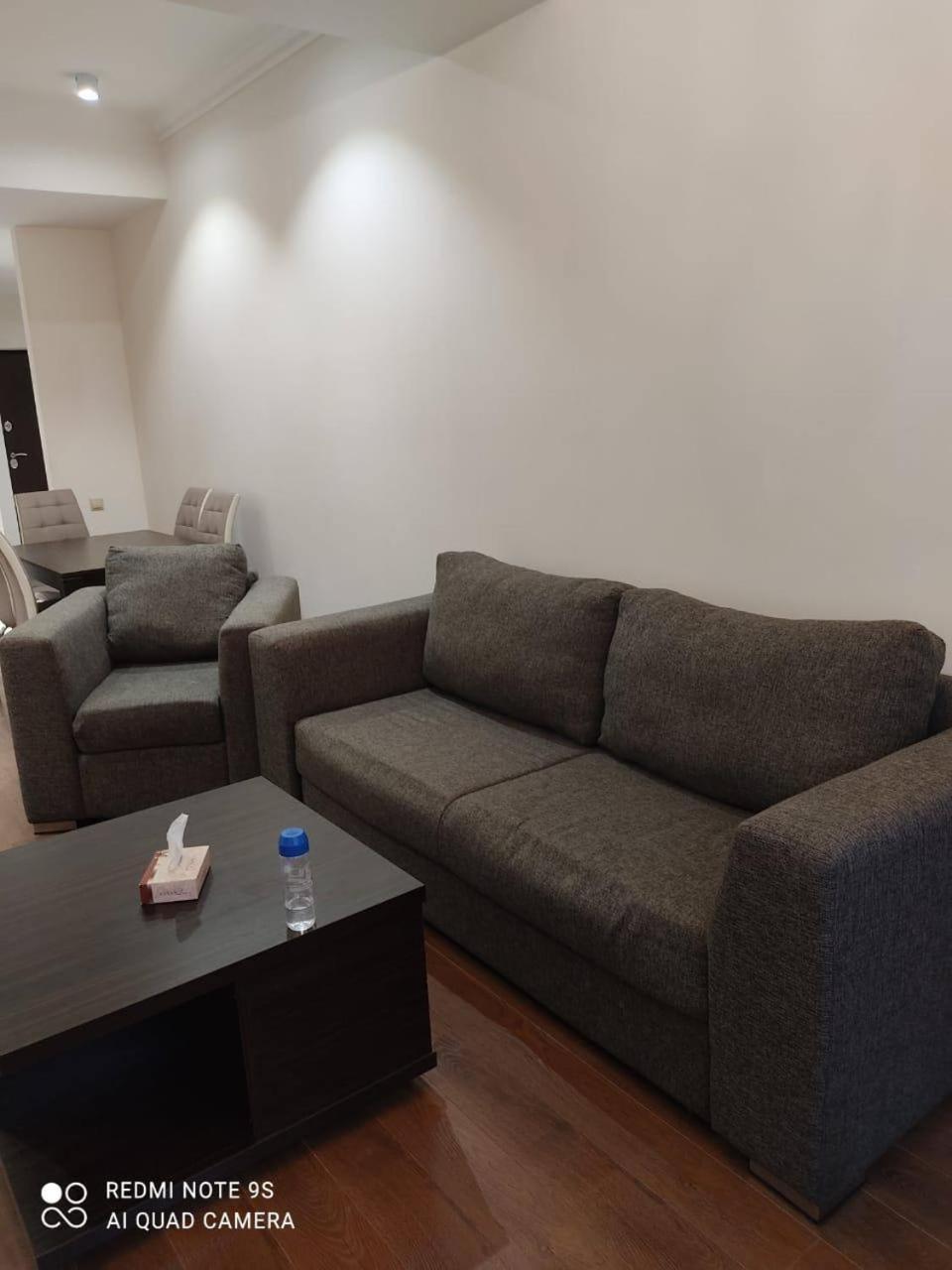 Hotel & Apartments California เยเรวาน ภายนอก รูปภาพ