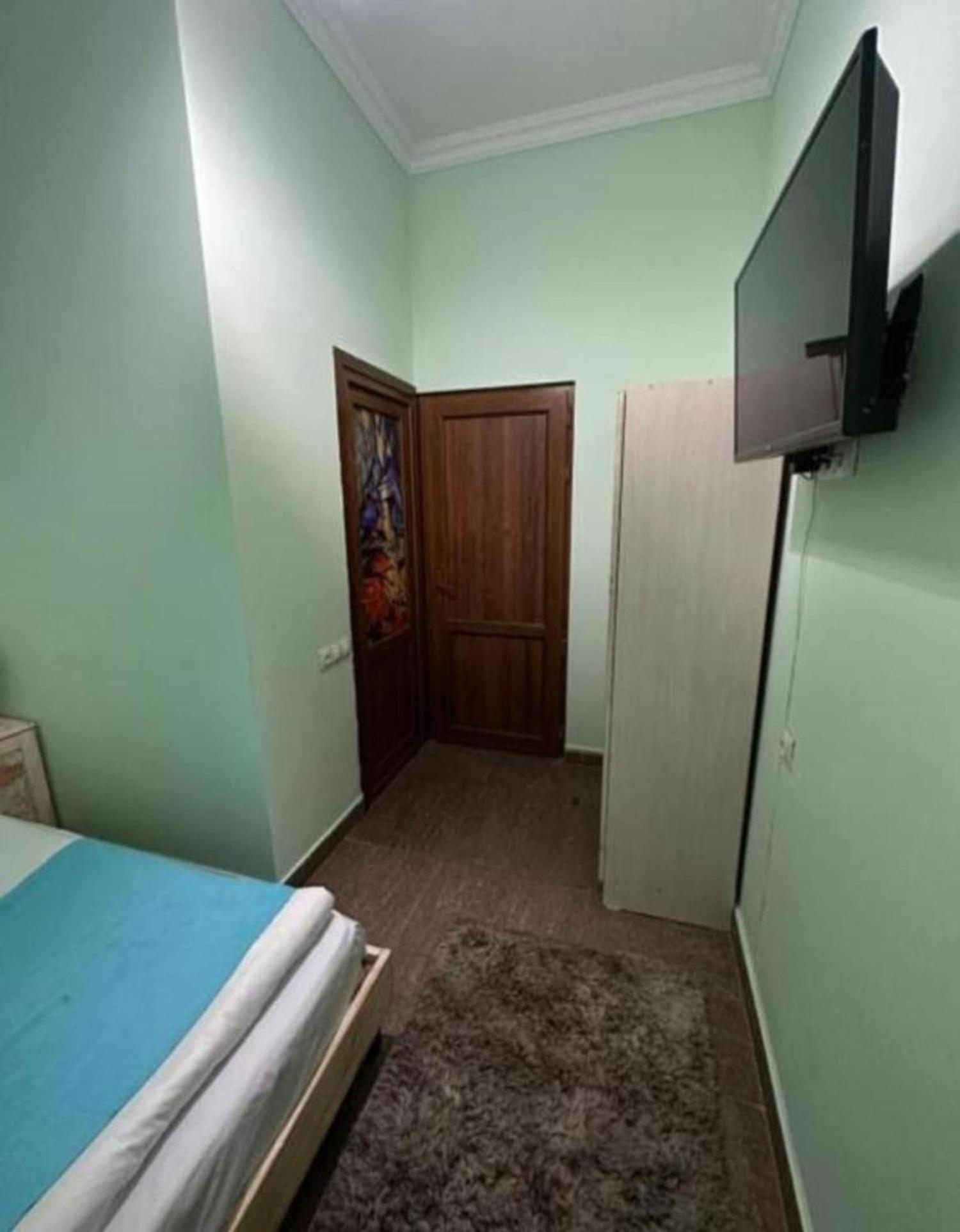 Hotel & Apartments California เยเรวาน ภายนอก รูปภาพ