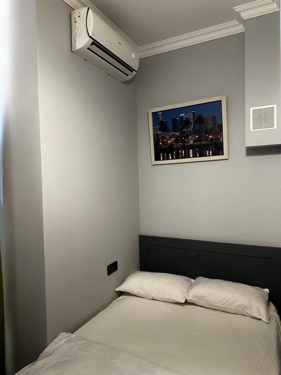 Hotel & Apartments California เยเรวาน ภายนอก รูปภาพ